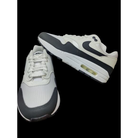 Nike Air Max 1 women's size 7 black and white tennis shoes NEW - Picture 2 of 6